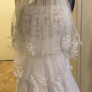 Beautiful white two tier Bridal veil brand new